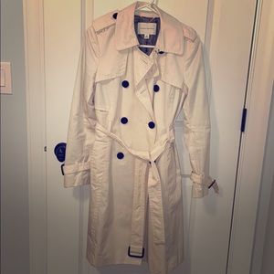 Off/white trenchcoat! Size Small. Banana republic.